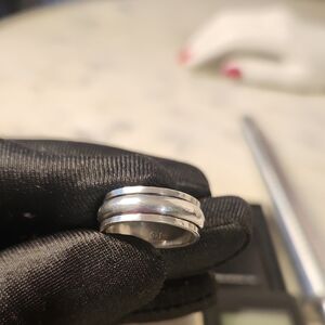 .925 Sterling Silver Spiner Ring Sz 6